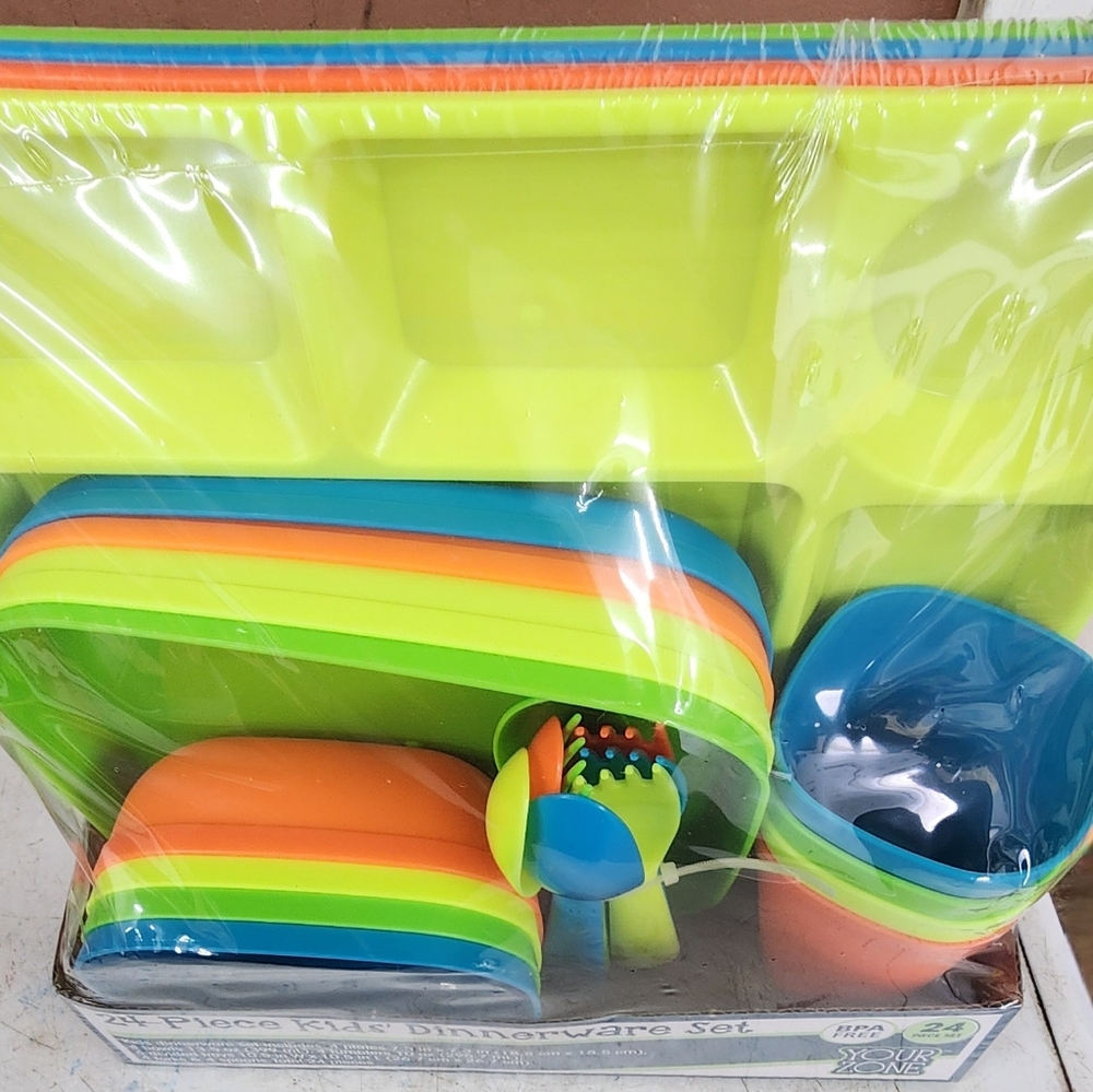 24 piece kids dinnerware set